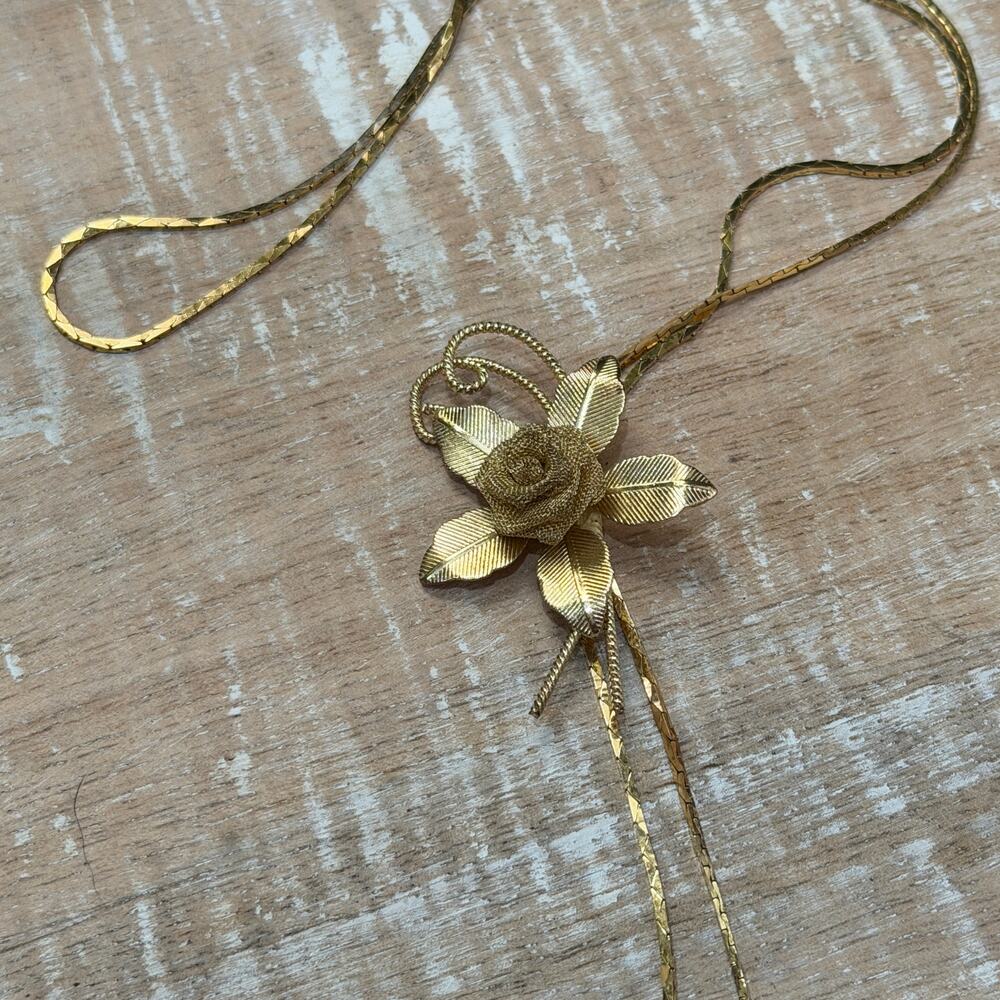 Gold Tone Mesh Rose Flower Bolo Necklace Textured Herringbone Chain Teardrop Tip
